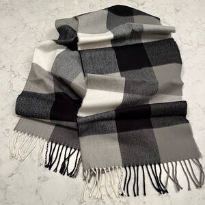 Cashmere scarf - Black, white, and gray plaid.